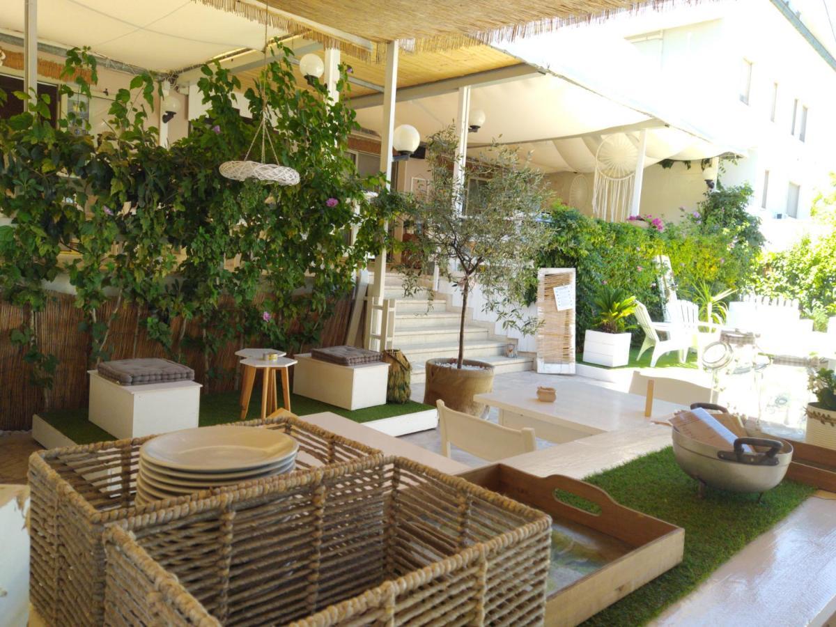 Hotel Petit Silvi Marina Bagian luar foto