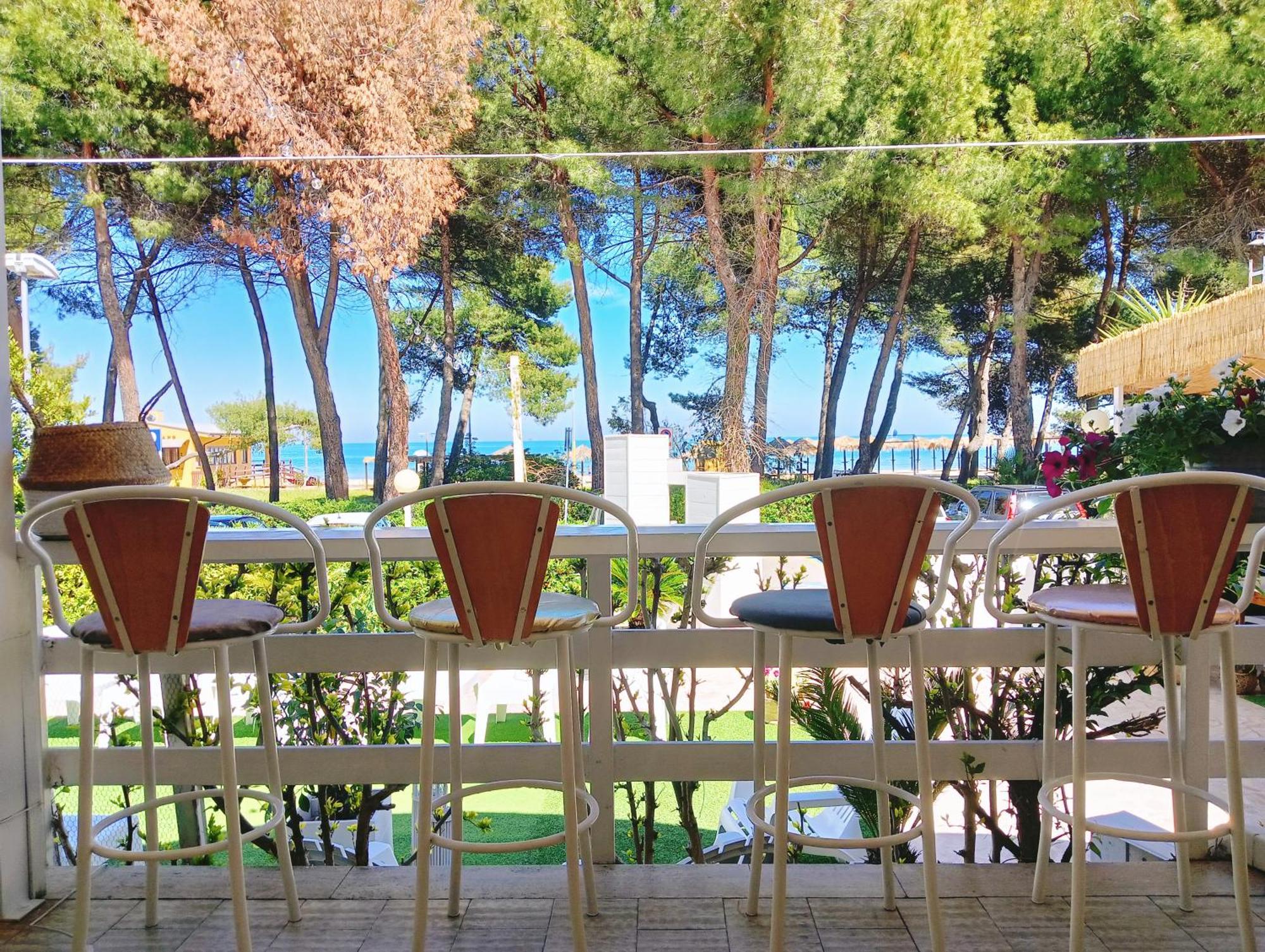 Hotel Petit Silvi Marina Bagian luar foto
