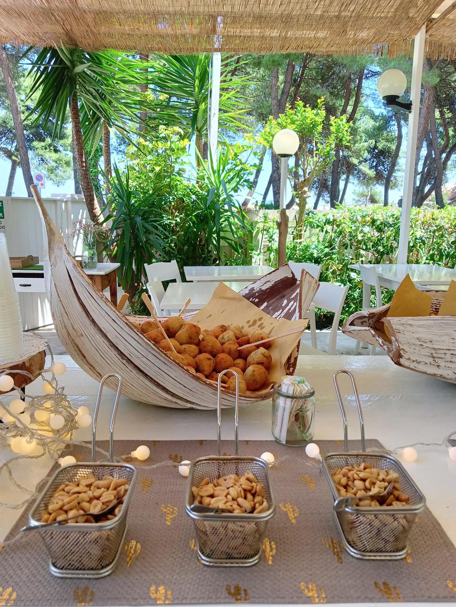 Hotel Petit Silvi Marina Bagian luar foto