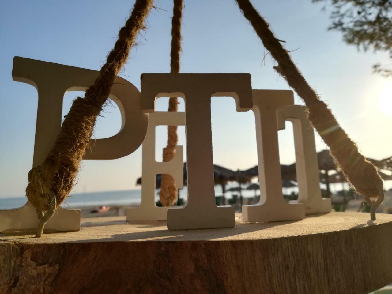 Hotel Petit Silvi Marina Bagian luar foto
